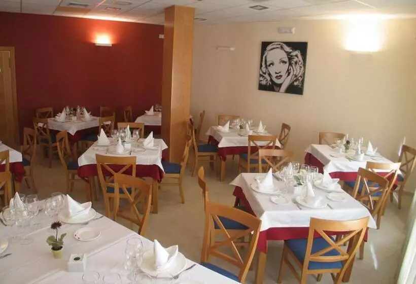 Majatalo Hostal Ciudad De Cáparra