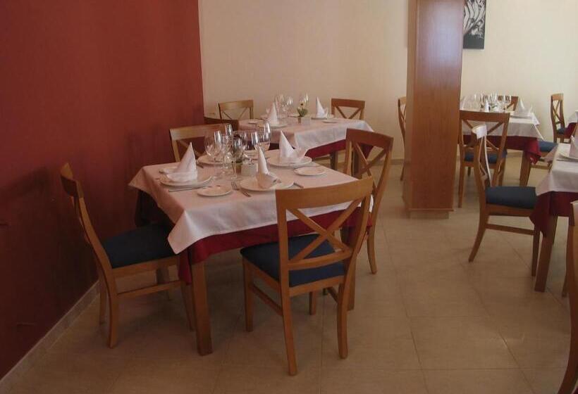 بنسيون Hostal Ciudad De Cáparra