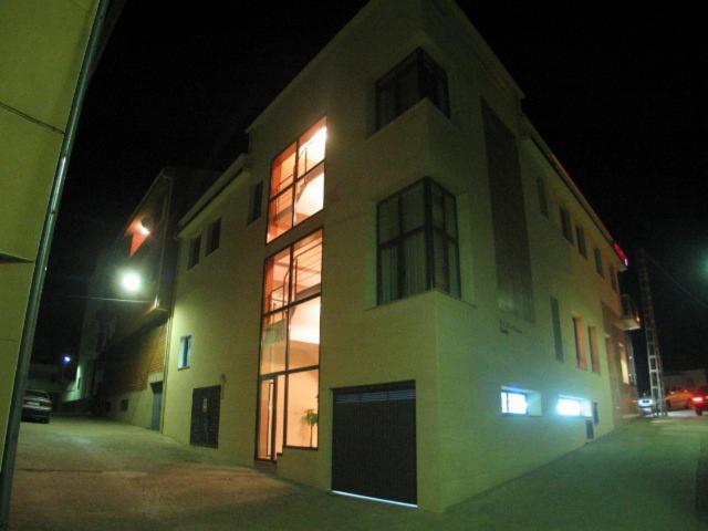 بنسيون Hostal Ciudad De Cáparra