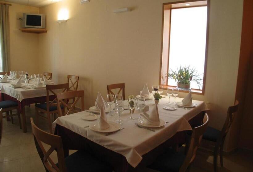 بنسيون Hostal Ciudad De Cáparra