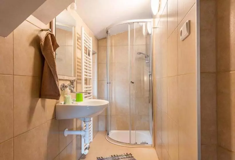 Majatalo Penzion 103