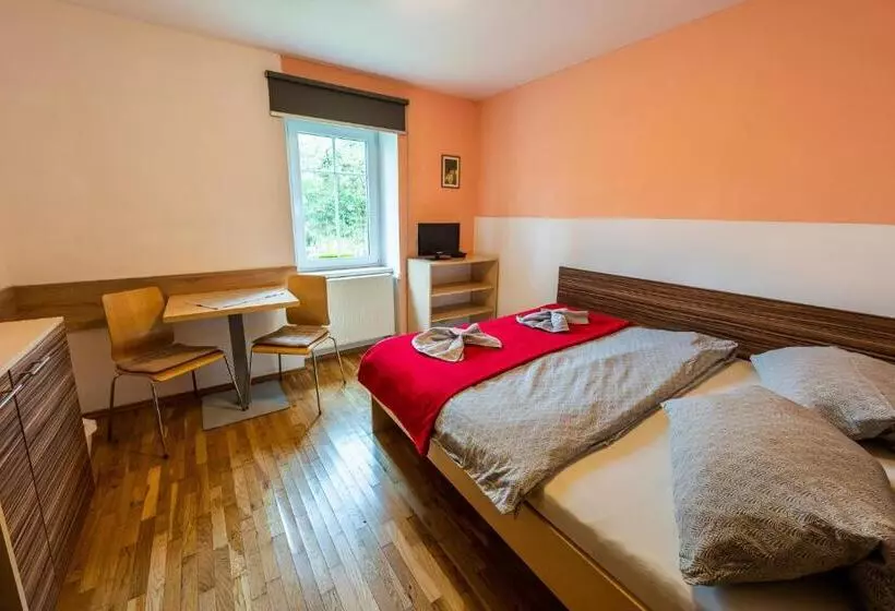 Majatalo Penzion 103