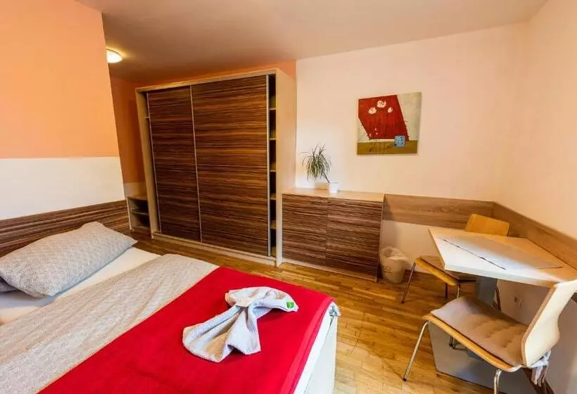 Majatalo Penzion 103