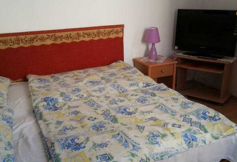 膳宿费 Zách Klára Utcai Apartman
