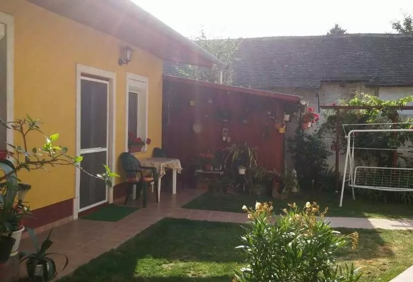 Majatalo Zách Klára Utcai Apartman