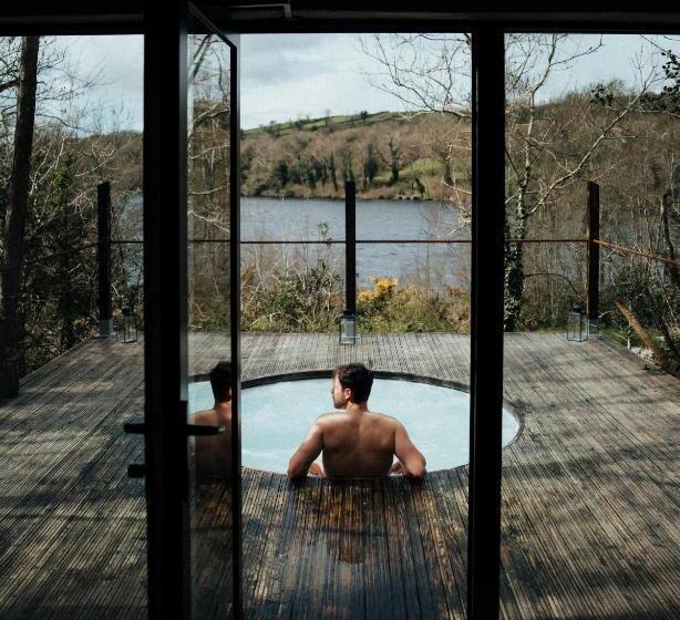 פנסיון Finn Lough