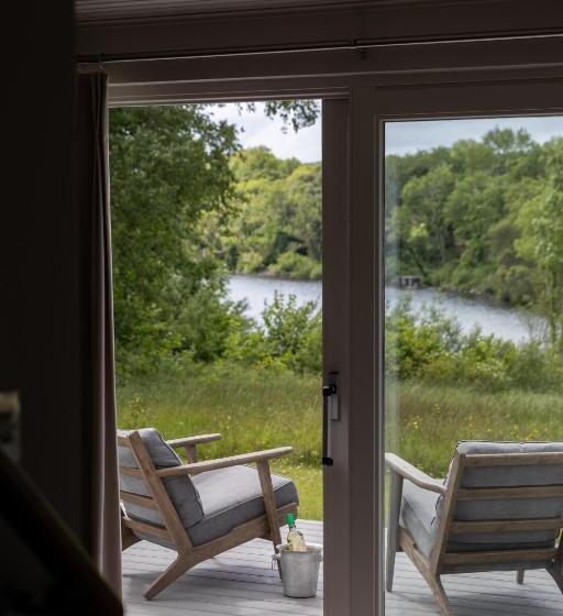 פנסיון Finn Lough