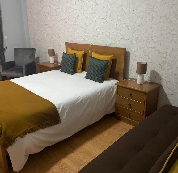 פנסיון Alojamento Das Caldas