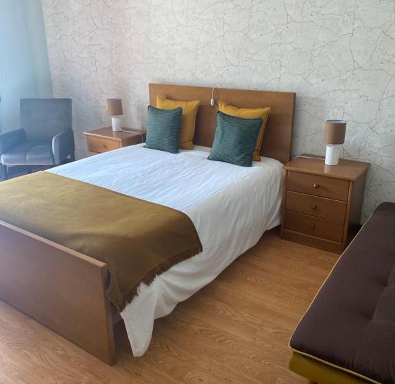 פנסיון Alojamento Das Caldas