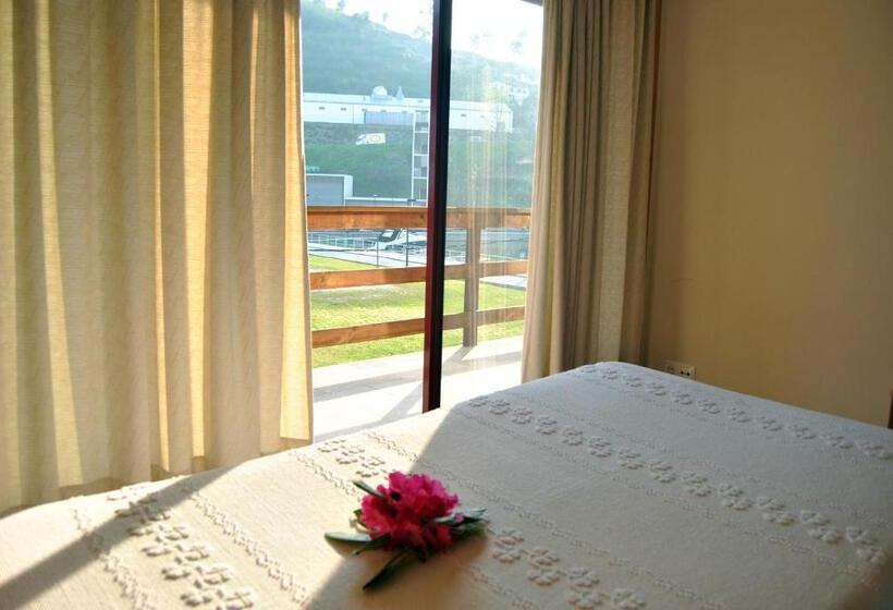 פנסיון Alojamento Das Caldas