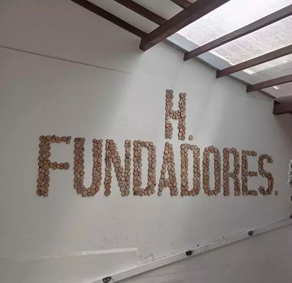 ペンション Hostal Famihotel Fundadores