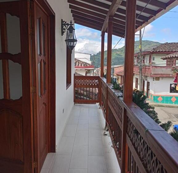 پانسیون Hostal Famihotel Fundadores