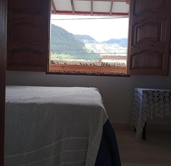 پانسیون Hostal Famihotel Fundadores