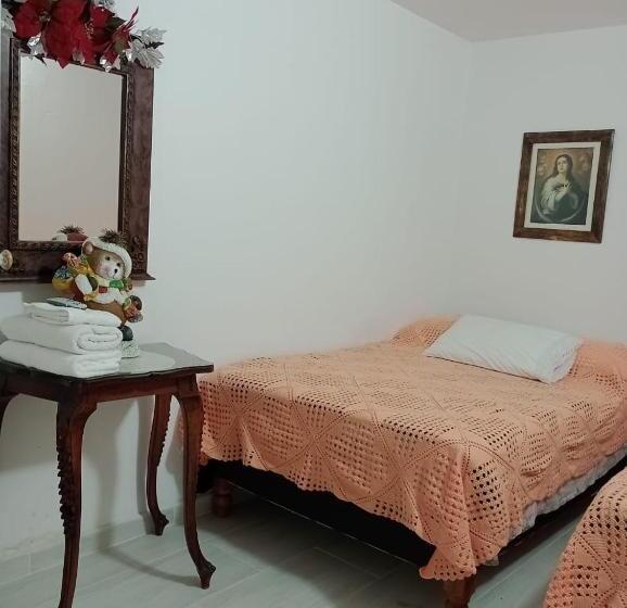 پانسیون Hostal Famihotel Fundadores