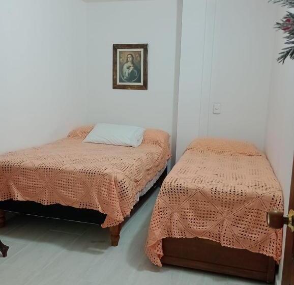 پانسیون Hostal Famihotel Fundadores