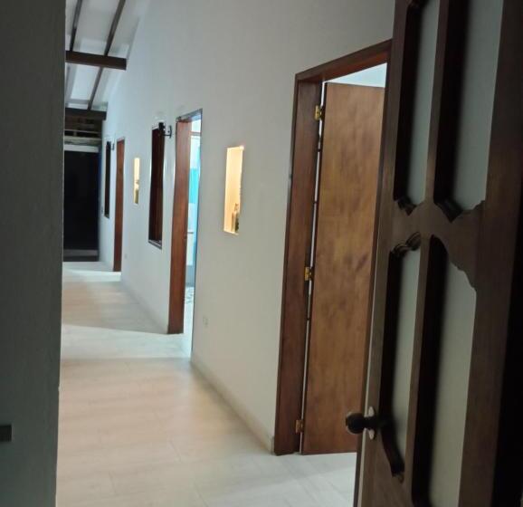 پانسیون Hostal Famihotel Fundadores