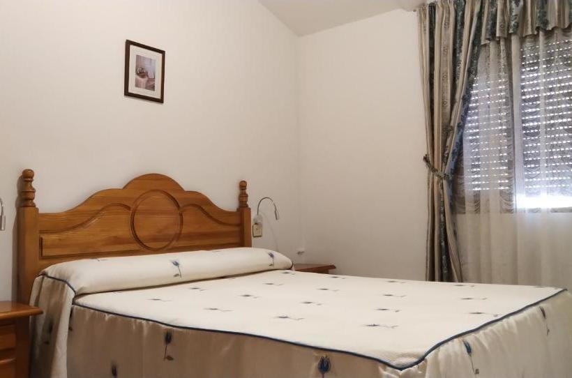 بنسيون Hostal Yuste