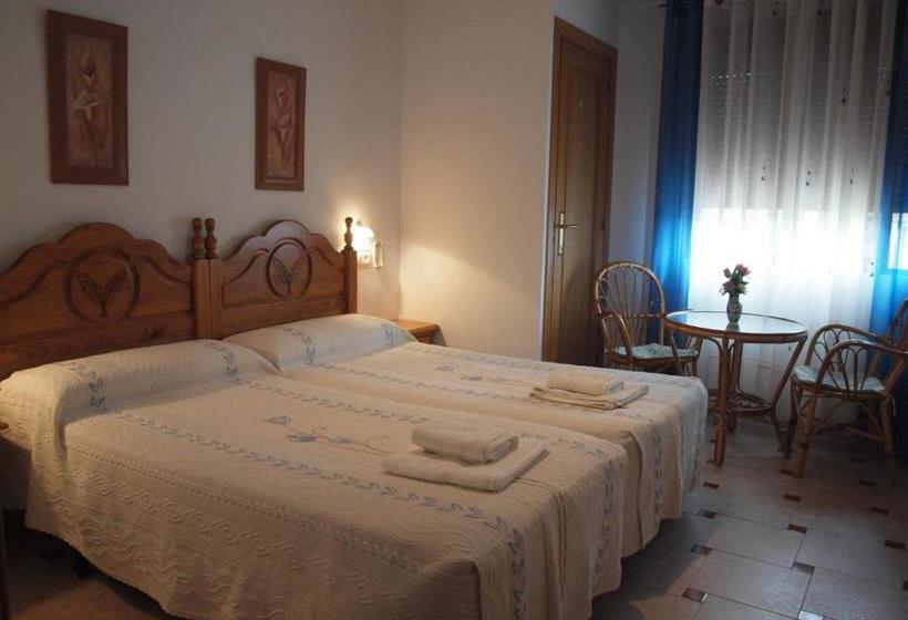 بنسيون Hostal Yuste