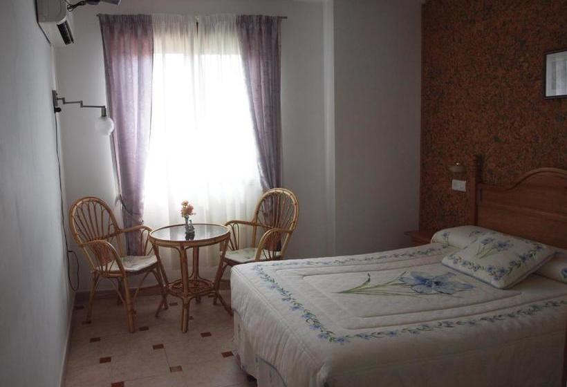 بنسيون Hostal Yuste