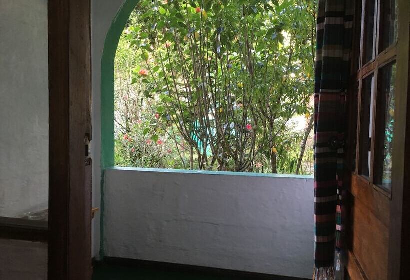 膳宿费 La Petite Auberge Hostel