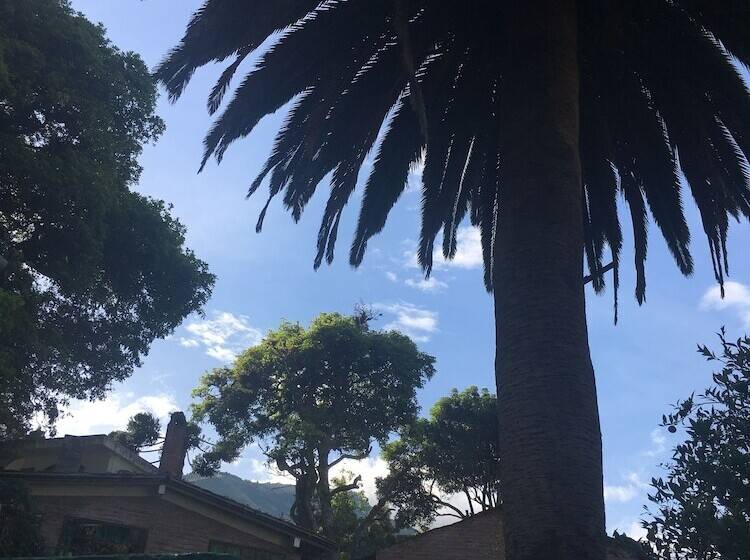 膳宿费 La Petite Auberge Hostel