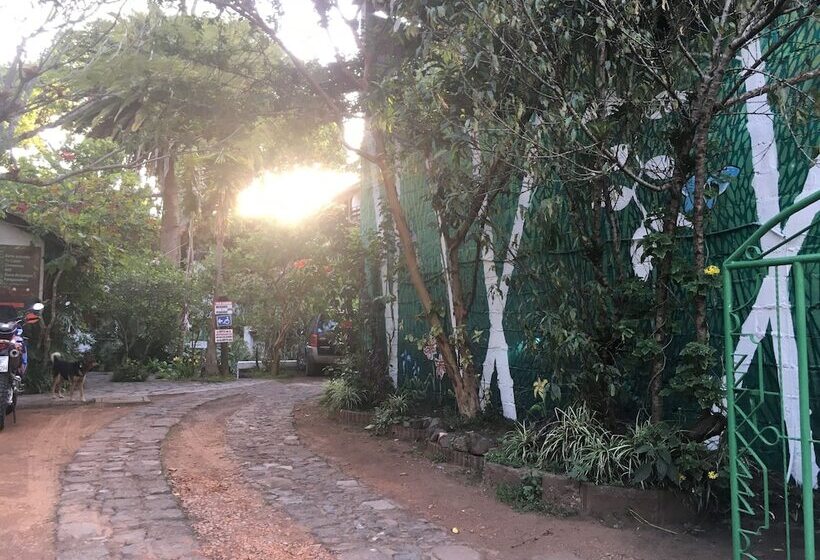 膳宿费 La Petite Auberge Hostel