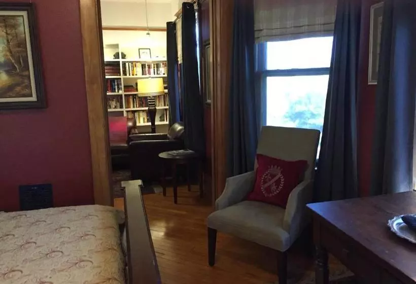 ユースホステル Burford House Suites