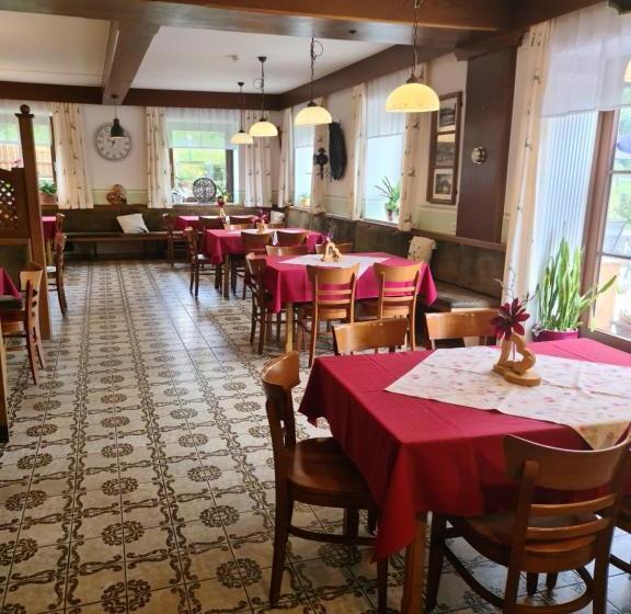 فندق صغير Gasthof Grabenwirt