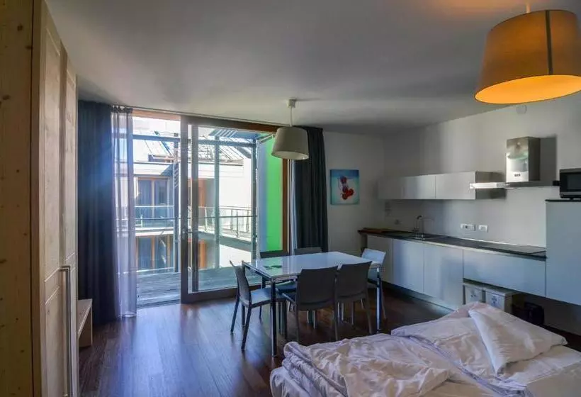Komodo Short Stay Apartments