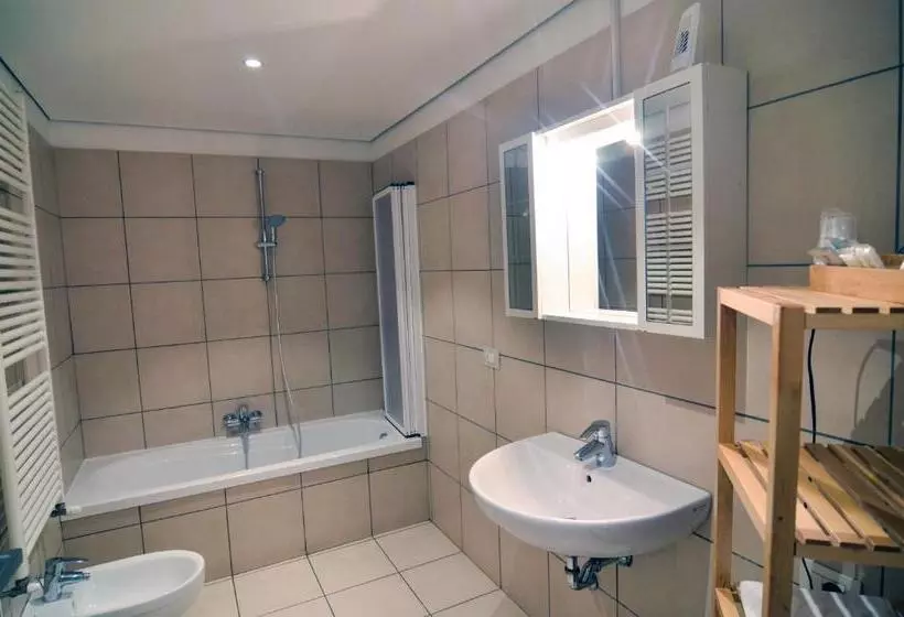 Komodo Short Stay Apartments