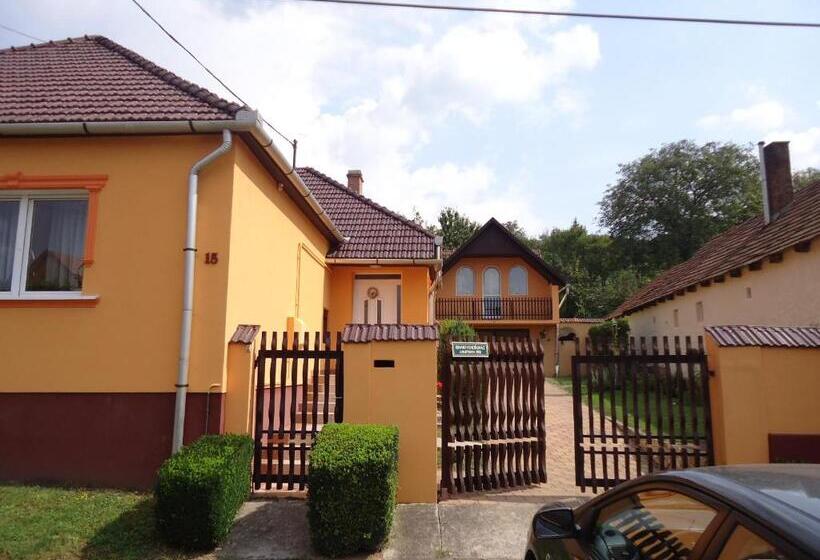 펜션 Bihari Vendégház