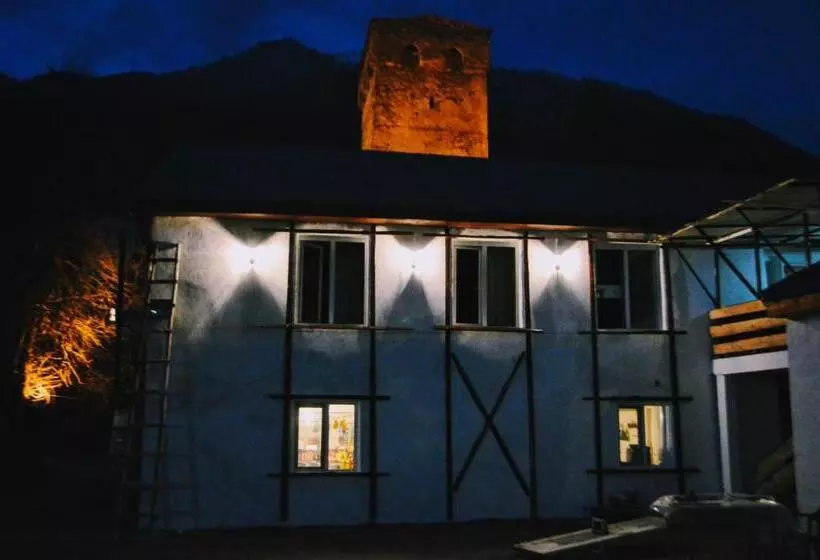 پانسیون Lomari S Guest House