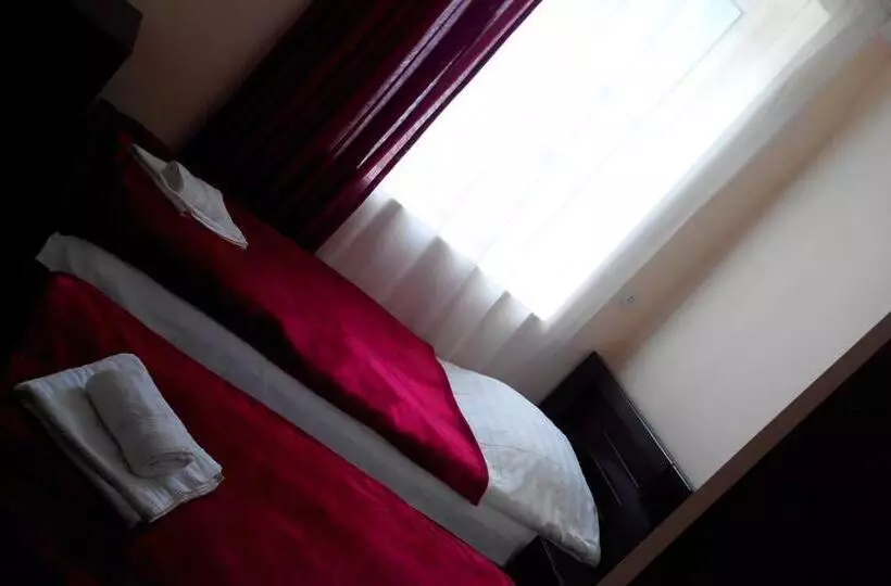 پانسیون Lomari S Guest House