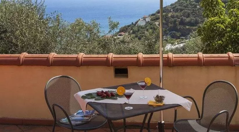 هتل Agriturismo Uliveto Saglietto