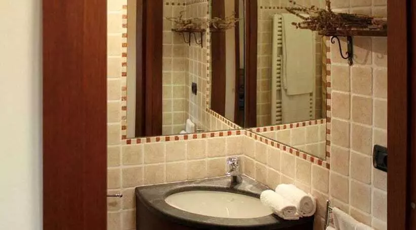 هتل Agriturismo Uliveto Saglietto