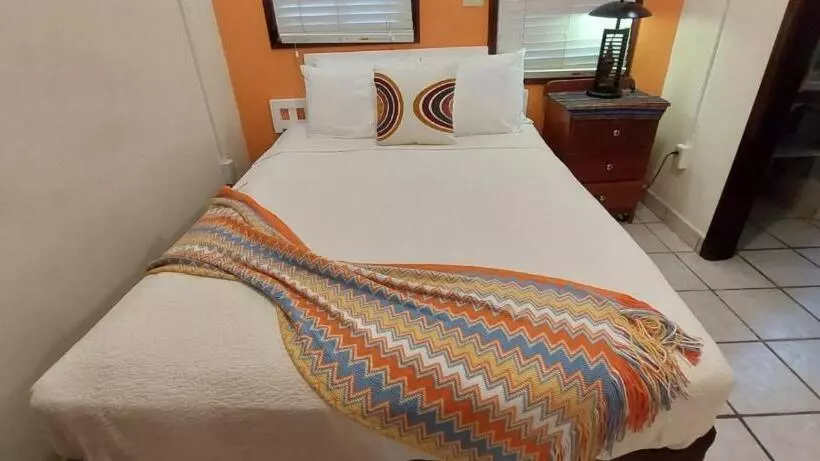 Majatalo Buttonwood Belize