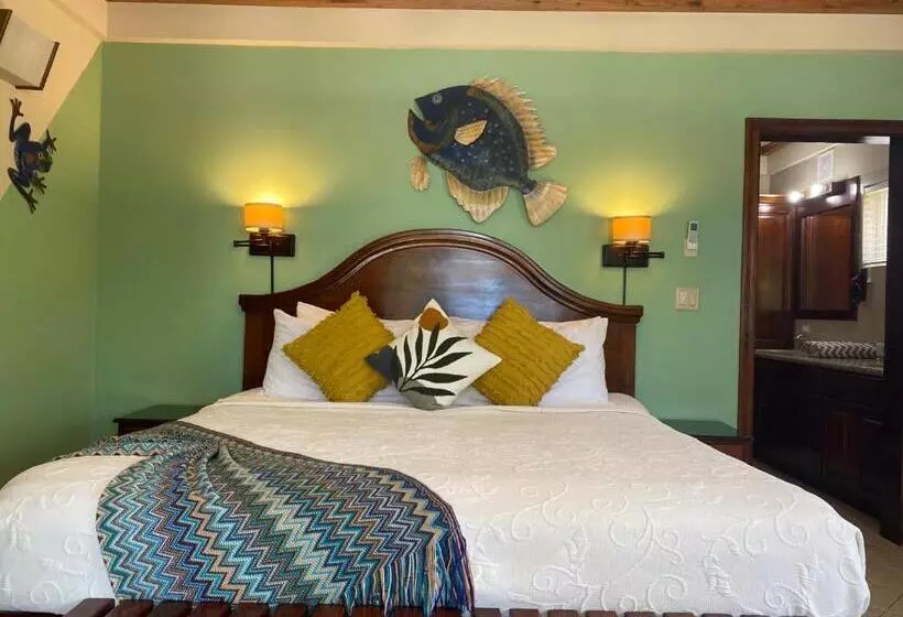 Majatalo Buttonwood Belize