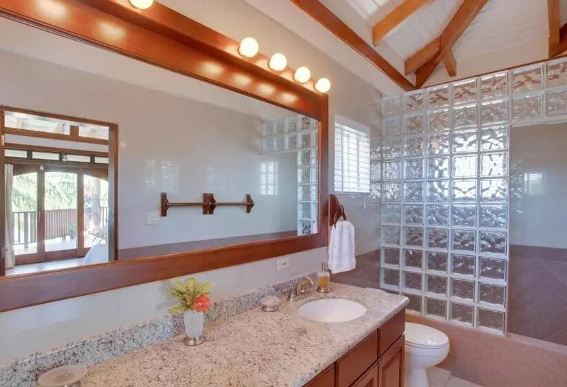 Majatalo Buttonwood Belize