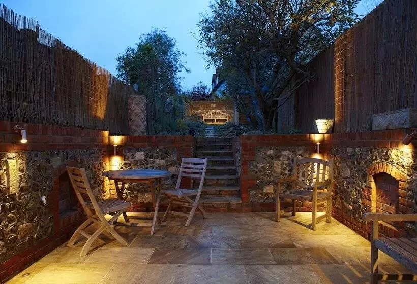 Majatalo Hang Your Hat   The Cottage