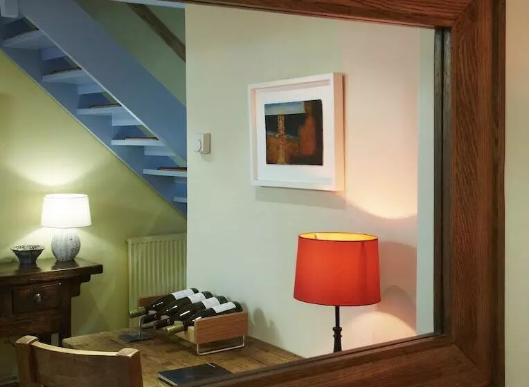 Majatalo Hang Your Hat   The Cottage