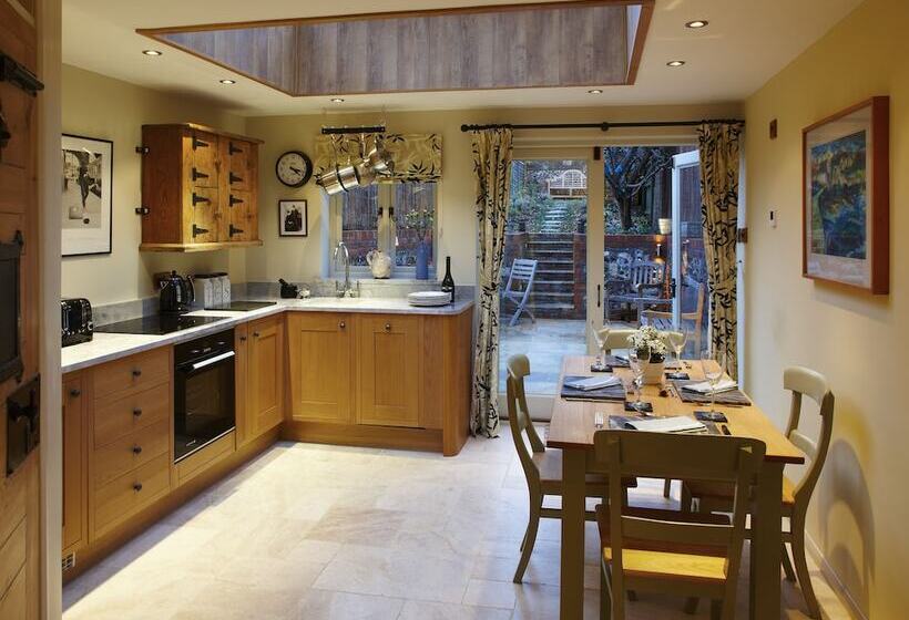 פנסיון Hang Your Hat The Cottage