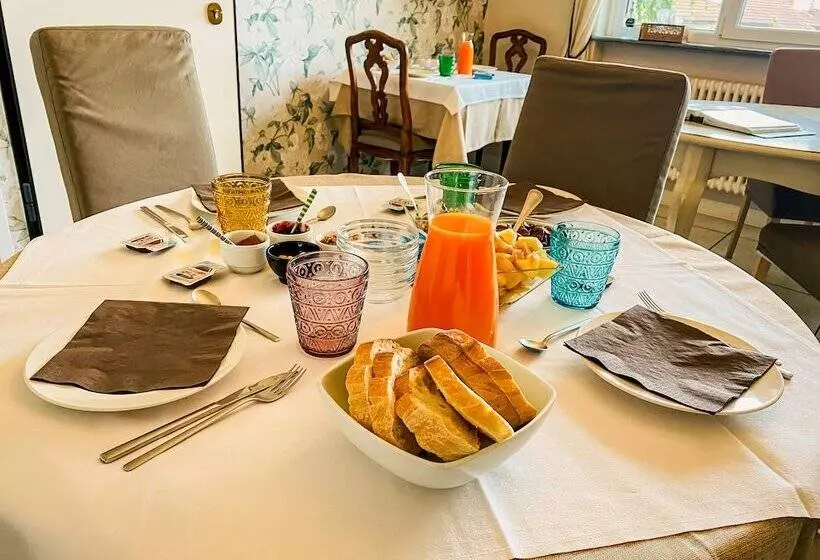 ペンション La Rosa Gialla Bio Apartments & Rooms