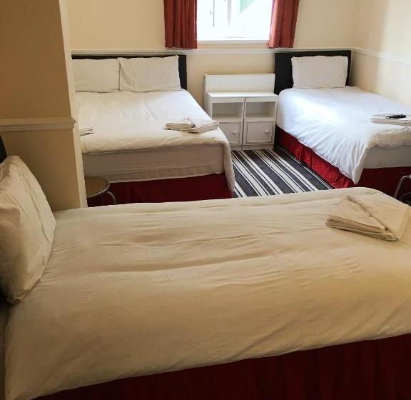 פנסיון Southend Guest House   Close To Beach, Train Station & Southend Airport