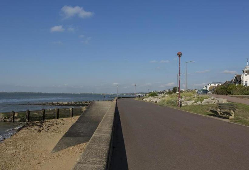 פנסיון Southend Guest House   Close To Beach, Train Station & Southend Airport