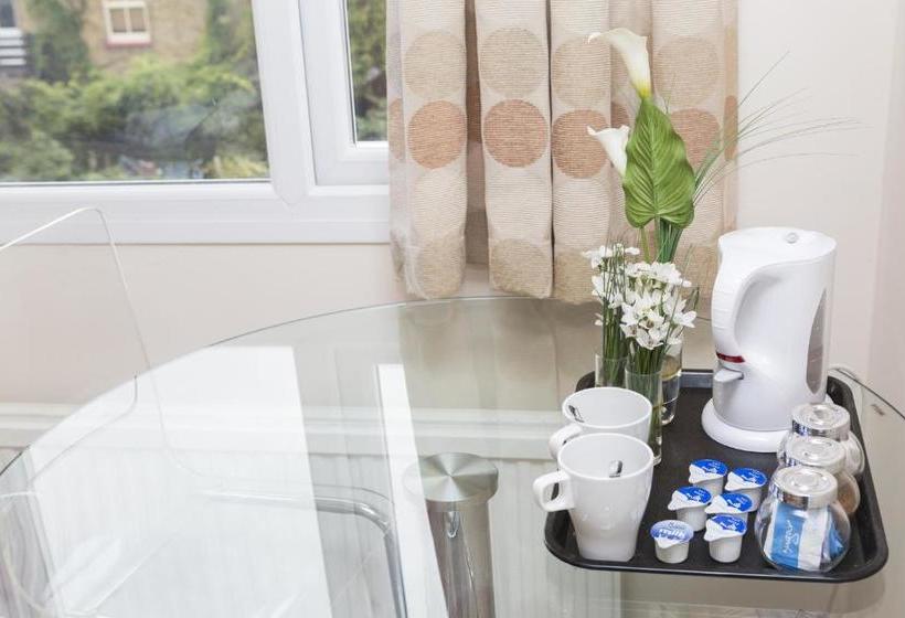 פנסיון Southend Guest House   Close To Beach, Train Station & Southend Airport