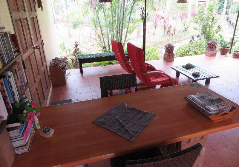 Pensão Manora Garden