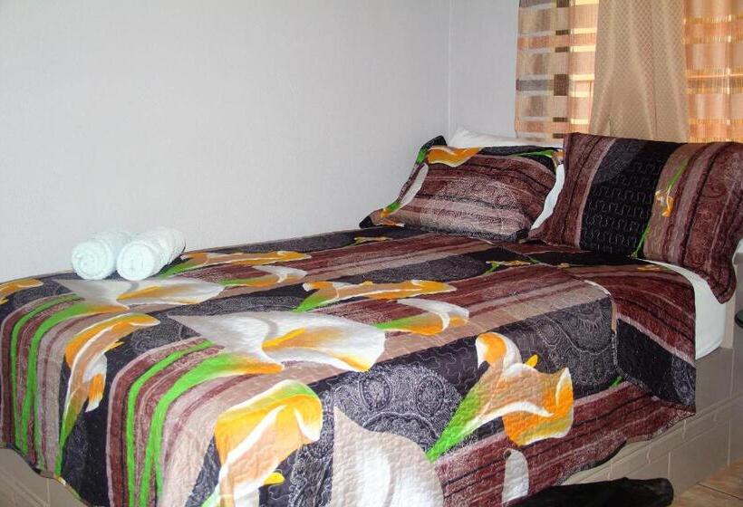 هاستل Apartamentos Mansión Tropical