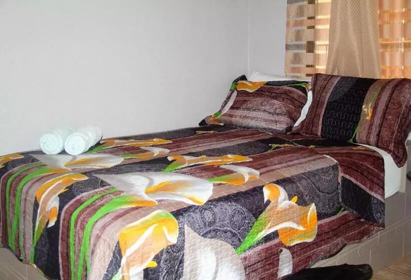 هاستل Apartamentos Mansión Tropical