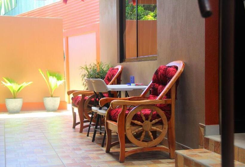 هاستل Apartamentos Mansión Tropical