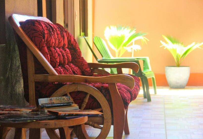 هاستل Apartamentos Mansión Tropical